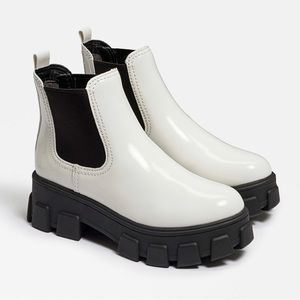 Circus by Sam Edelman Women's Darielle Lug Sole Chelsea Boots